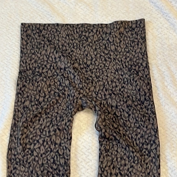 SPANX Womens Look at Me Now Seamless Black Animal Print Leggings Size Large - Picture 5 of 6